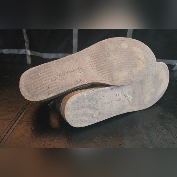 3/$20 Lucky Brand Black and Tan Women's Sandals - Picture 6 of 6